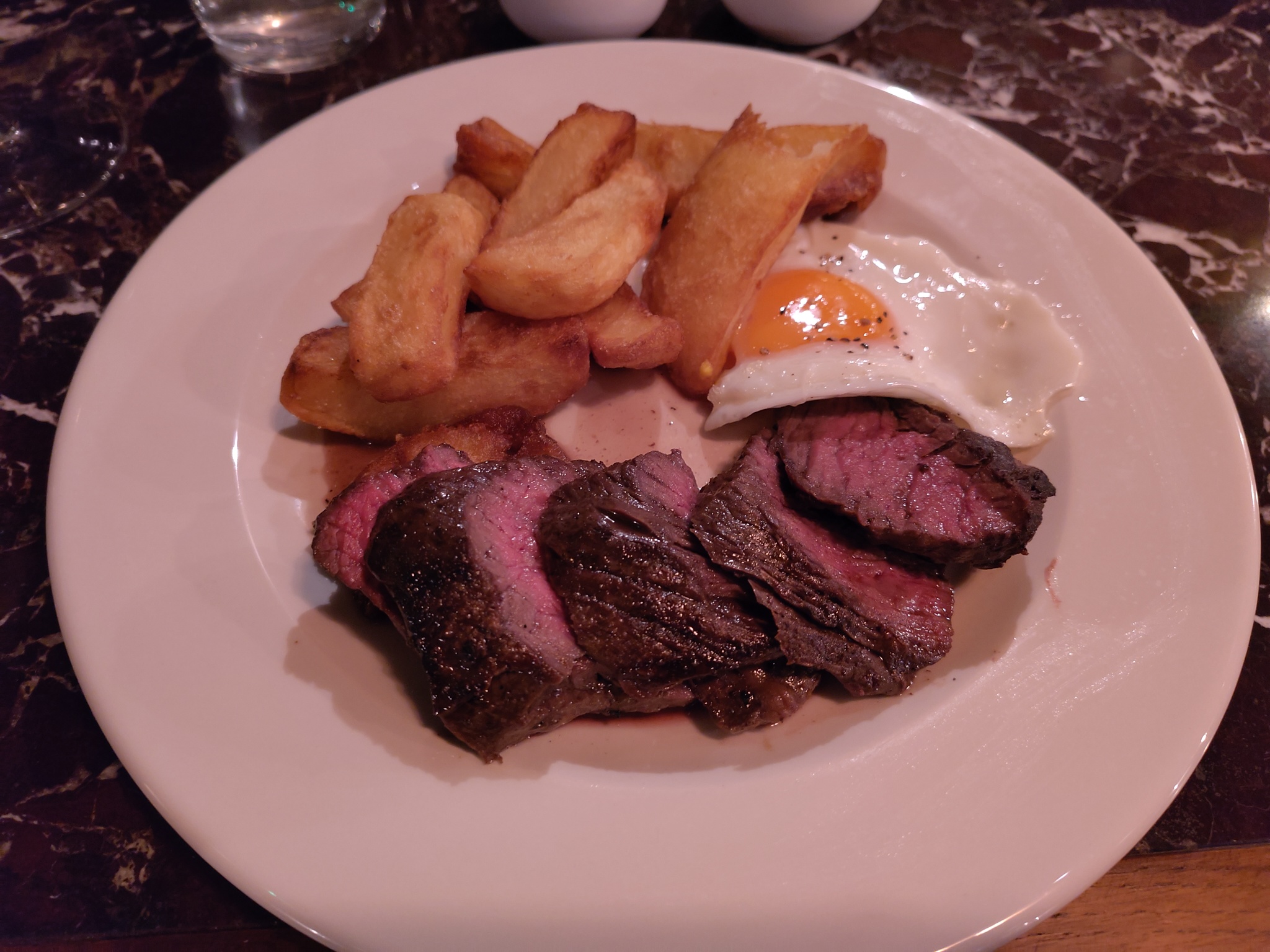 Onglet Steak, with Chips and an Egg