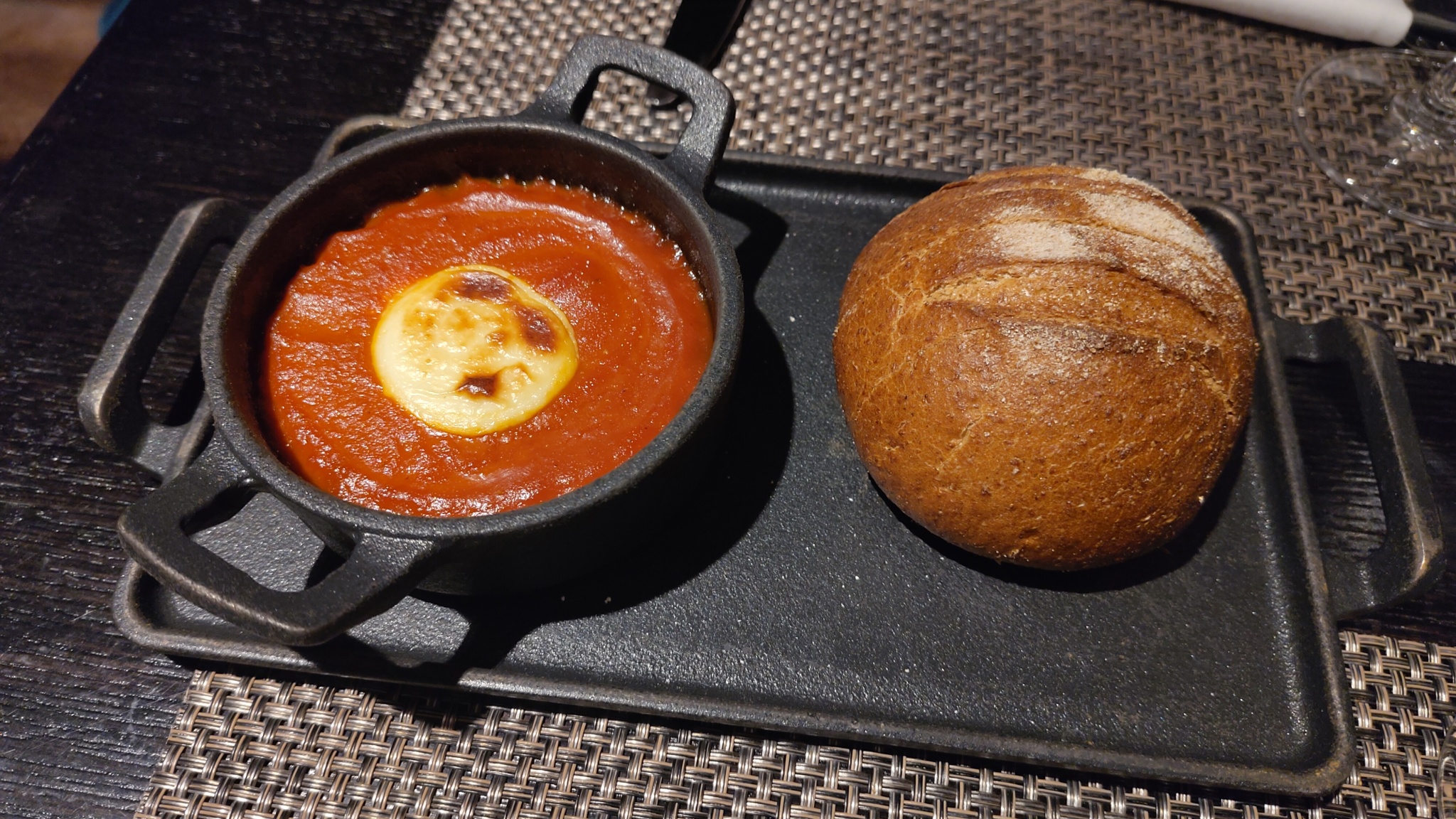 Bread with Cheesy Tomato Sauce