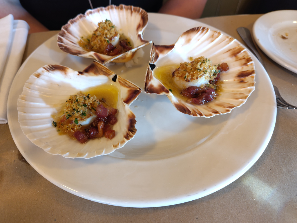 Scallops with Crispy Topping