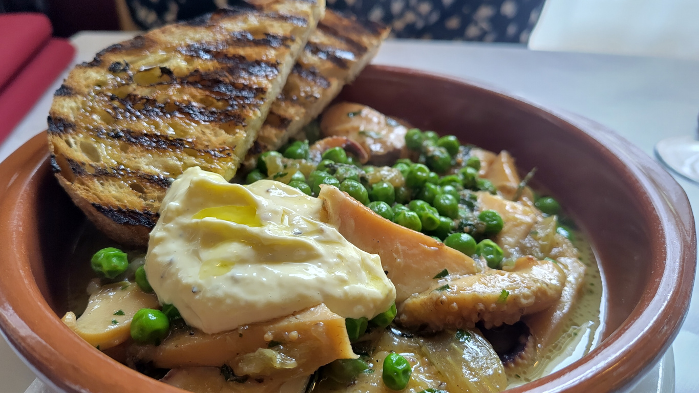 Cuttlefish with Peas and Toasted Bread